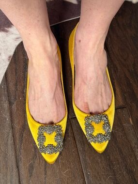 Manolo Blahnik Hangisi Satin Flats – Yellow/Gold – Crystal Buckle – Size 39